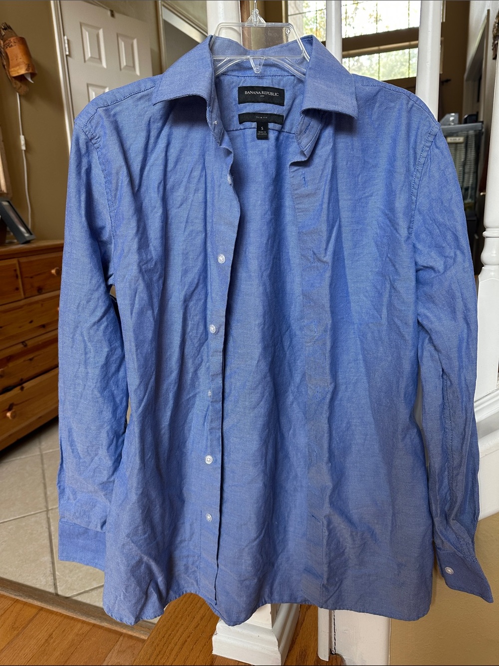 Banana Republic Men's Light Blue Long-Sleeve Button-Up Shirt